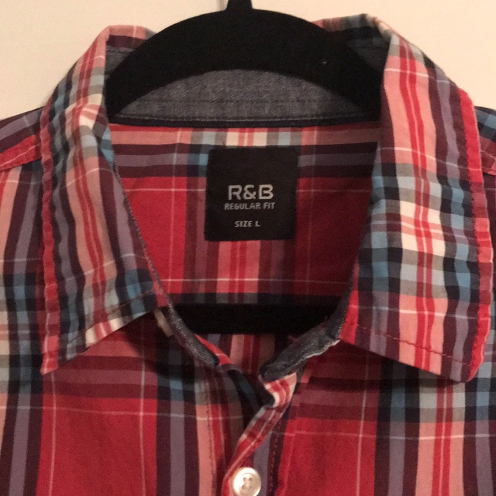 Button down - Picture 2 of 3